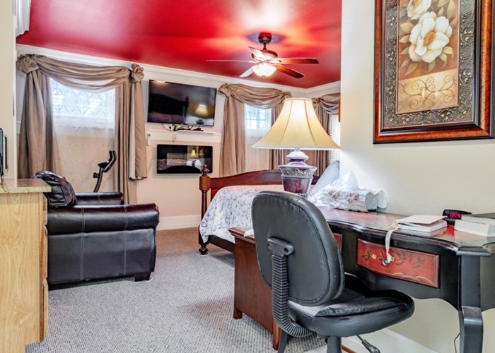 Why Travelers Are Choosing Bed & Breakfast Lodging in Golden Over Big Hotels