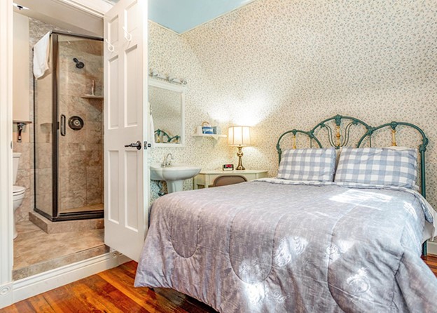 Tired of Hotels? Upgrade Your Stay with a Bed and Breakfast Experience in Golden