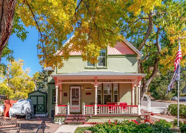 Why Settle for a Hotel When You Can Stay at a Charming Bed & Breakfast in Golden, CO?